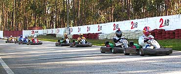 3 Corrida - Recta da ponte com o peloto sempre muito compacto